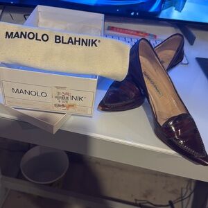 Manolo Blahnik kitten heels 
Burgundy
Size 9 1/2
ATAK VALF BORDEAUX